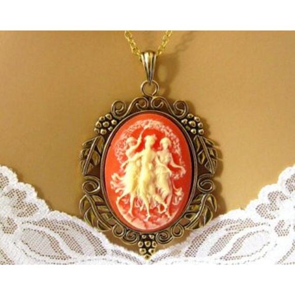 Vintage Cameo Pendant Necklace – The Three Graces - Picture 4 of 4